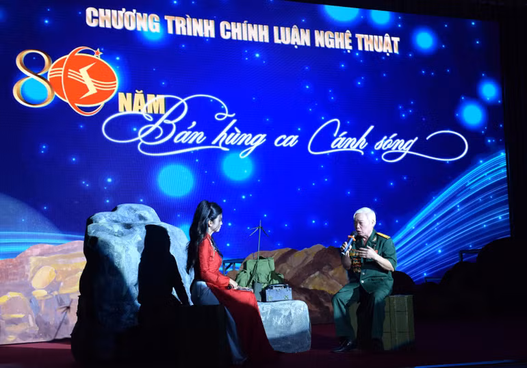 6-giao-luu-voi-anh-hung-llvtnd-mai-ngoc-thoang.jpg