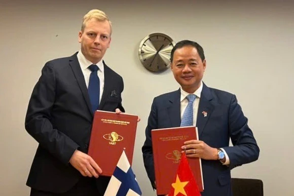 Lễ ký kết Biên bản ghi nhớ giữa Viện Hàn lâm Khoa học và Công nghệ Việt Nam và Cơ quan Khí tượng Phần Lan tại thủ đô Helsinki, Cộng hòa Phần Lan.