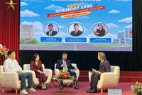 Các diễn giả trao đổi thông tin tại hội thảo.