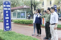 Tuyên truyền phòng, chống tác hại của thuốc lá tại các địa điểm công cộng.