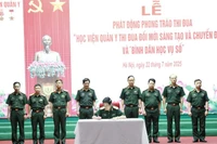 Các khối trực thuộc Học viện Quân y ký kết Giao ước thi đua tại Lễ phát động phong trào.