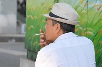 Tỷ lệ nam giới trưởng thành ở Việt Nam hút thuốc lá vẫn còn cao.