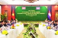 Kỳ họp lần thứ 21 Ủy ban Hỗn hợp Việt Nam-Campuchia về hợp tác kinh tế, văn hóa, khoa học và kỹ thuật diễn ra tại Siem Reap. (Ảnh: TTXVN)