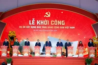 Tổng Bí thư Tô Lâm, Thủ tướng Phạm Minh Chính và các đồng chí lãnh đạo, nguyên lãnh đạo Đảng, Nhà nước thực hiện nghi thức khởi công dự án xây dựng Bảo tàng Đảng Cộng sản Việt Nam. (Ảnh: Thống Nhất – TTXVN)