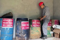 Nhà kho phân loại, lưu giữ chất thải nguy hại phát sinh trong quá trình sản xuất tại Công ty Cổ phần Khai khoáng Minh Đức, tỉnh Yên Bái. (Ảnh: THANH NGÀ)