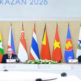 Thủ tướng Chính phủ Lê Minh Hưng tham dự Phiên ăn trưa làm việc do Tổng thống Liên bang Nga Vladimir V. Putin chủ trì. (Ảnh: VGP/Nhật Bắc)