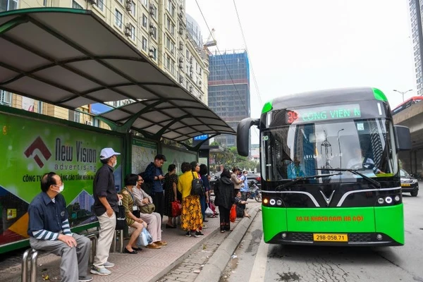 Năm 2025, Tổng công ty Vận tải Hà Nội đã đưa vào vận hành 63 xe buýt điện trên 4 tuyến buýt.