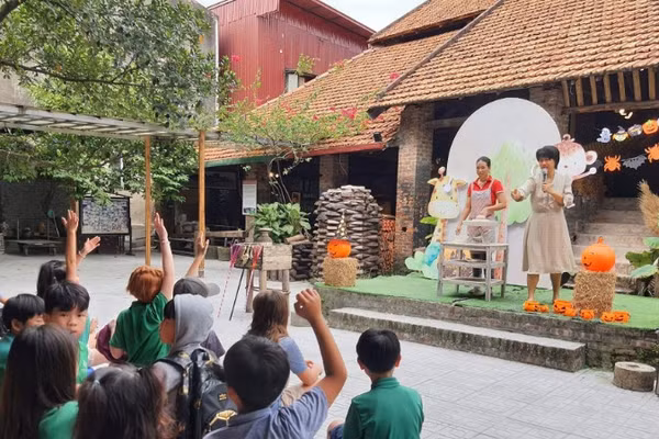 Các làng gốm Bát Tràng, Giang Cao đang nỗ lực trở thành Khu phát triển thương mại và văn hóa đầu tiên của Hà Nội dựa trên những chính sách mới về văn hóa.