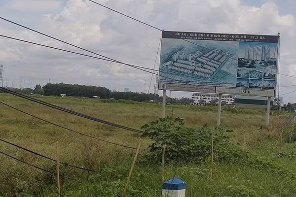 Dự án khu nhà ở Minh Đức, huyện Mê Linh cũ, nằm trong danh sách 341 dự án ngoài ngân sách, chậm triển khai cần báo cáo giải trình với thành phố Hà Nội trước ngày 30/4/2026.