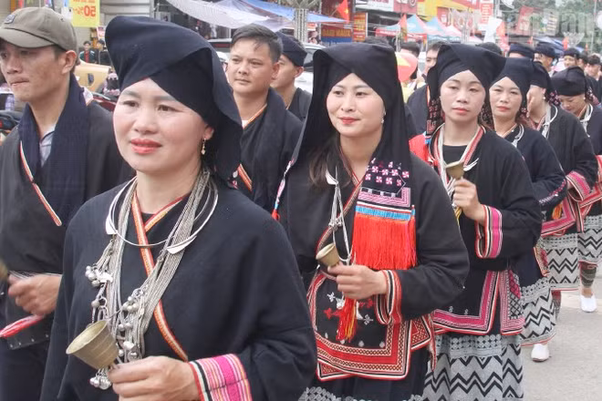 Dịp này, tại cao nguyên Mộc Châu diễn ra nhiều hoạt động văn hóa, văn nghệ chào mừng Quốc khánh 2/9, trong đó có hoạt động cộng đồng đường phố của đồng bào các dân tộc dọc các tuyến đường chính.