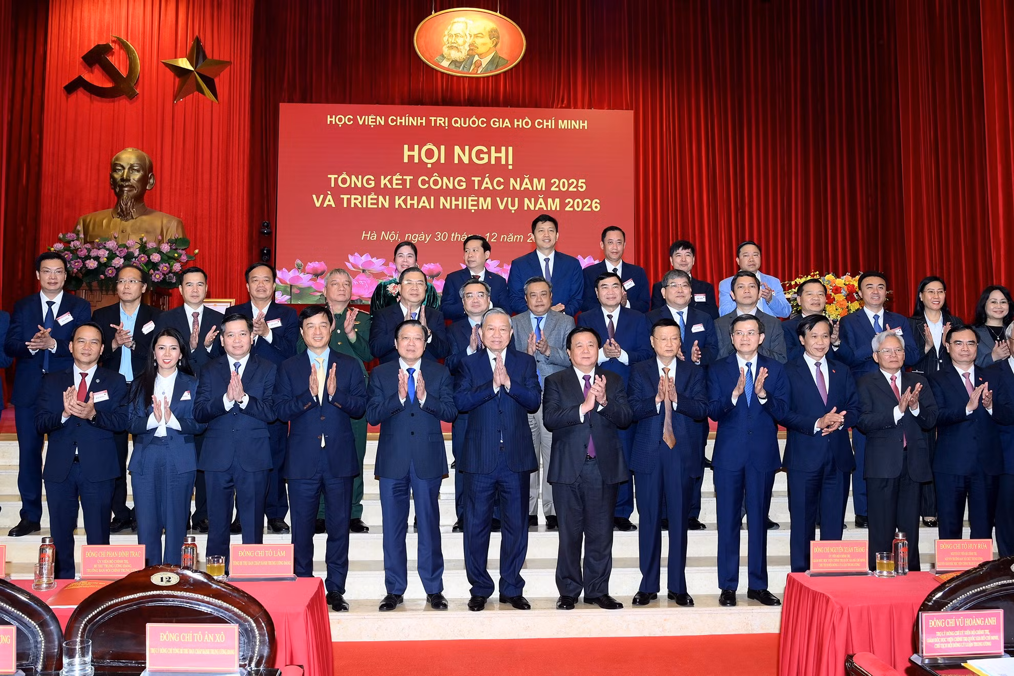 Tổng Bí thư Tô Lâm, các đồng chí lãnh đạo Đảng, Nhà nước và các đại biểu tham dự hội nghị. (Ảnh ĐĂNG KHOA)