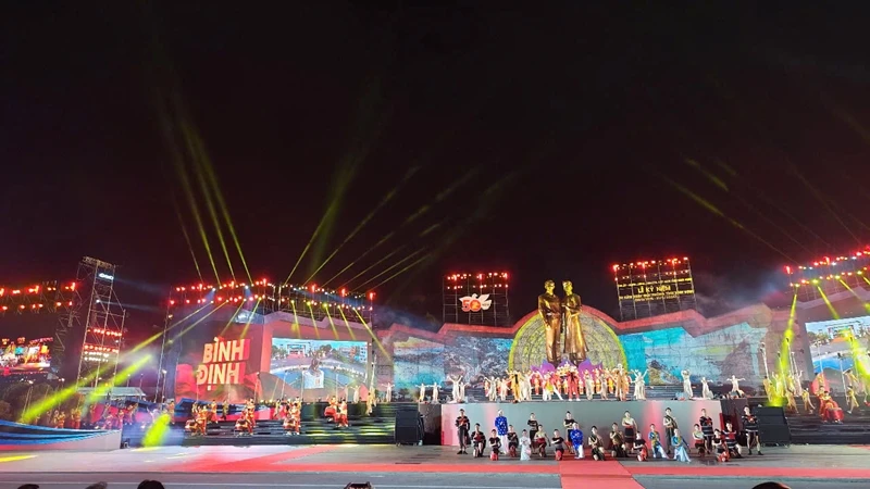 Chương trình văn nghệ chào mừng buổi lễ.