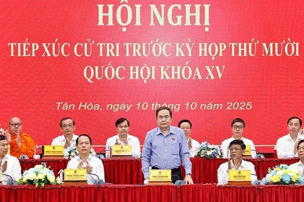Chủ tịch Quốc hội Trần Thanh Mẫn tiếp xúc cử tri tại xã Tân Hòa, thành phố Cần Thơ. (Ảnh: TTXVN)