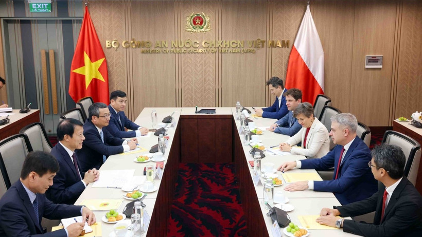 Đại tướng Lương Tam Quang, Bộ trưởng Công an tiếp Phó Thủ tướng, Bộ trưởng Bộ Kỹ thuật số Cộng hòa Ba Lan Krzysztof Gawkowski. (Ảnh: Phạm Kiên/TTXVN)