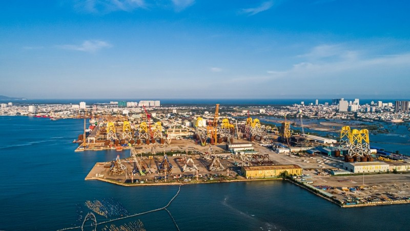Cảng thi công chân đế điện gió ngoài khơi của PTSC tại Thành phố Hồ Chí Minh.
