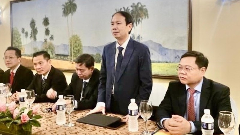 Ông Nguyễn Thanh Tùng, Trưởng đoàn công tác của Nhà xuất bản Giáo dục Việt Nam, tái khẳng định cam kết tiếp tục hỗ trợ Cuba trong công tác in ấn và xuất bản sách. (Ảnh: TTXVN phát)