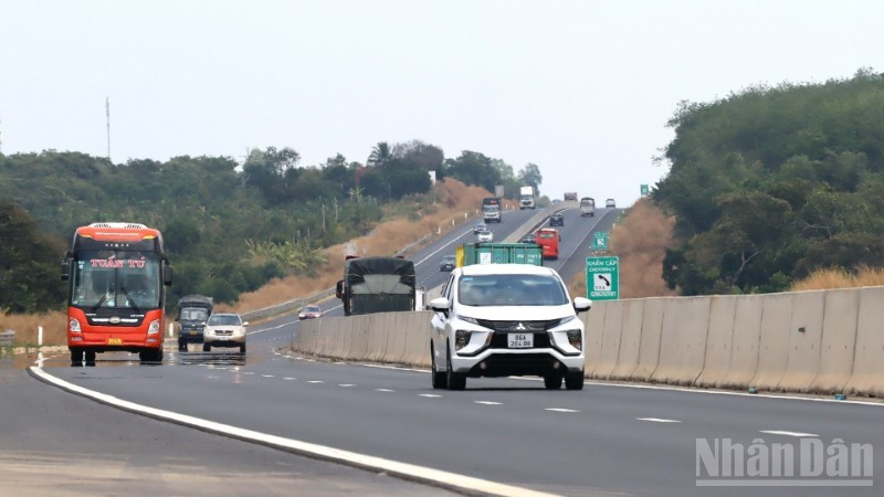 Phương tiện lưu thông trên cao tốc Phan Thiết-Dầu Giây, đoạn qua địa bàn tỉnh Đồng Nai. (Ảnh minh họa: Thiên Vương)