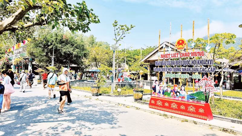 Rộn ràng không khí ngày hội non sông trên xã đảo Tân Hiệp, thành phố Đà Nẵng.
