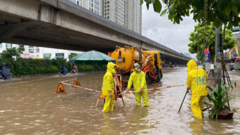 Nhiều tuyến phố ngập sâu.