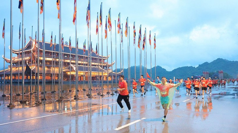 Giải chạy Tam Chúc Running 2025 xếp hình bản đồ Việt Nam được tổ chức trong dịp nghỉ lễ tại Khu du lịch Tam Chúc đã thu hút hàng nghìn vận động viên và du khách tham gia.