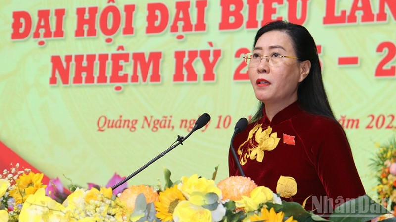 Đồng chí Bùi Thị Quỳnh Vân, Ủy viên Trung ương Đảng, Bí thư Tỉnh ủy Quảng Ngãi trình bày diễn văn khai mạc Đại hội.