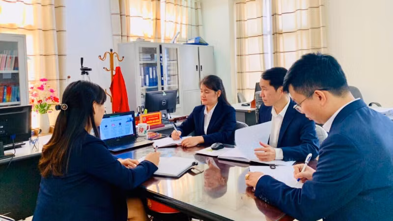 Cán bộ tư pháp nhiều địa phương tiếp cận công nghệ thông tin để phục vụ công tác tuyên truyền, phổ biến giáo dục pháp luật.