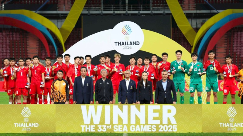Đội tuyển U22 Việt Nam nhận Huy chương Vàng, vô địch Bóng đá nam SEA Games 33.