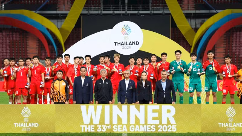 Đội tuyển U22 Việt Nam nhận Huy chương Vàng, vô địch Bóng đá nam SEA Games 33.