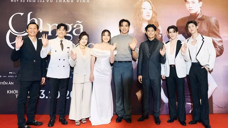 Đoàn làm phim trong buổi ra mắt phim. (Ảnh: Nhà sản xuất cung cấp)