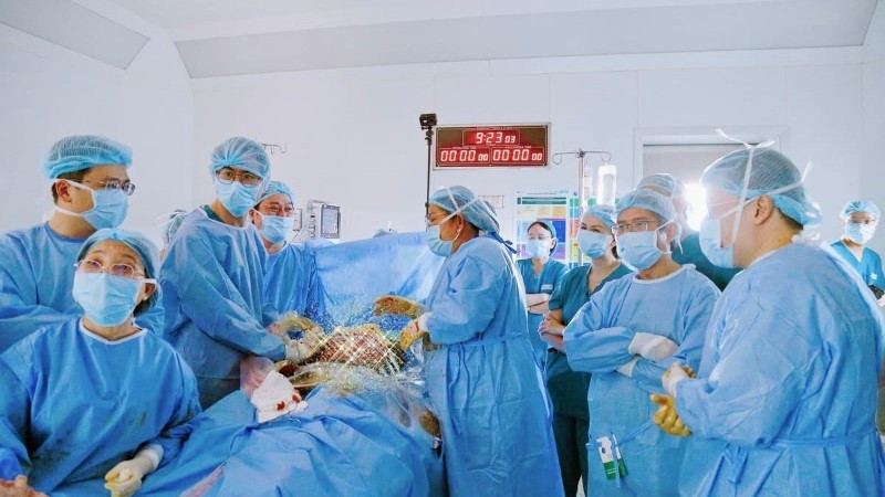 Ê-kíp thực hiện ca can thiệp tim bào thai thứ 14. (Ảnh: Bệnh viện cung cấp)