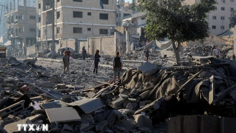 Toà nhà bị phá hủy trong xung đột tại phía tây thành phố Gaza. (Ảnh: THX/TTXVN)