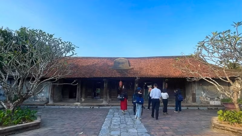 Chùa Chuông (Kim Chung tự) nằm trong Khu di tích quốc gia đặc biệt Phố Hiến.