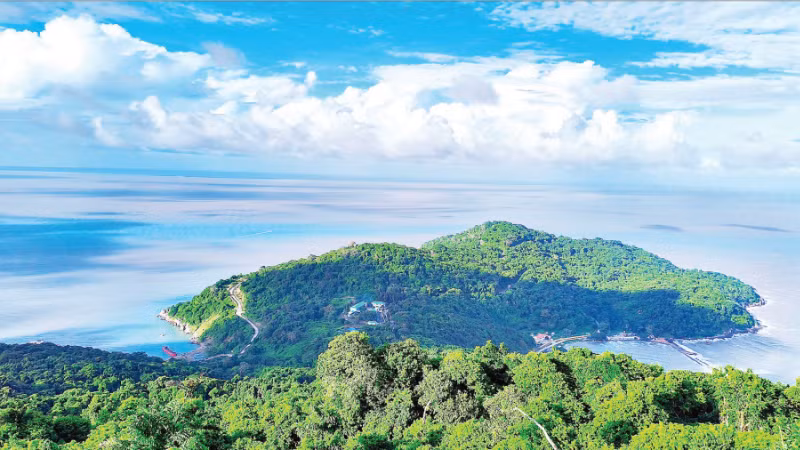 Cụm đảo Hòn Khoai sở hữu vị thế “độc nhất vô nhị” bao quát cả một vùng biển bao la.