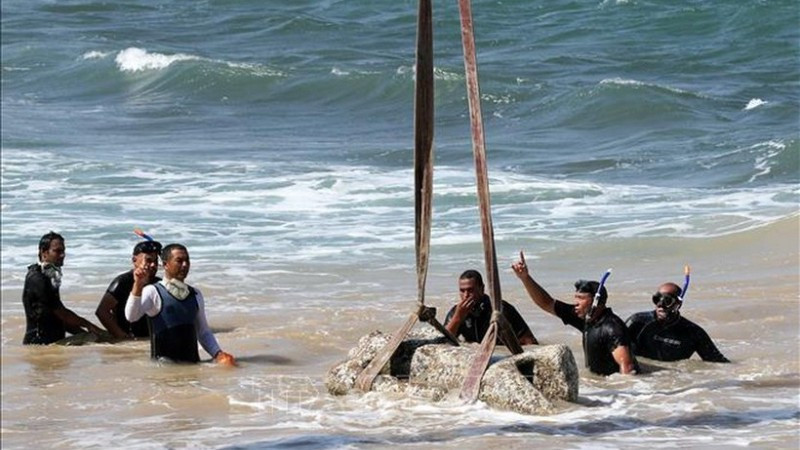 Tàn tích của thành phố cổ có niên đại hơn 2.000 năm được phát hiện dưới nước, ngoài khơi bờ biển Alexandria, Ai Cập ngày 21/8/2025. (Ảnh: THX/TTXVN)