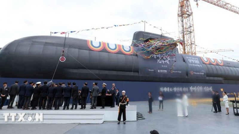 Lễ hạ thủy tàu ngầm tấn công đầu tiên thuộc lớp 3.600 tấn tại Geoje, Hàn Quốc, ngày 21/10/2025. (Ảnh: Yonhap/TTXVN)