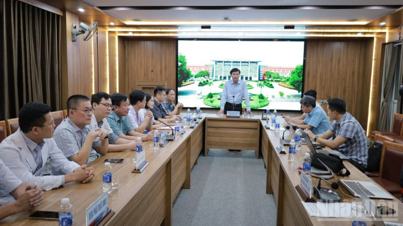 Bác sĩ chuyên khoa II Phan Xuân Nam, Giám đốc Bệnh viện Đa khoa tỉnh Quảng Trị thông tin về các ca nhiễm khuẩn vết mổ bởi vi khuẩn hiếm gặp.