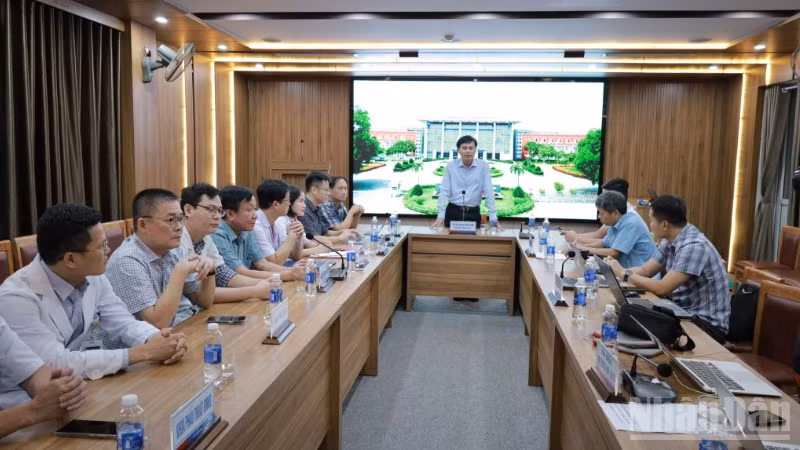 Bác sĩ chuyên khoa II Phan Xuân Nam, Giám đốc Bệnh viện Đa khoa tỉnh Quảng Trị thông tin về các ca nhiễm khuẩn vết mổ bởi vi khuẩn hiếm gặp.