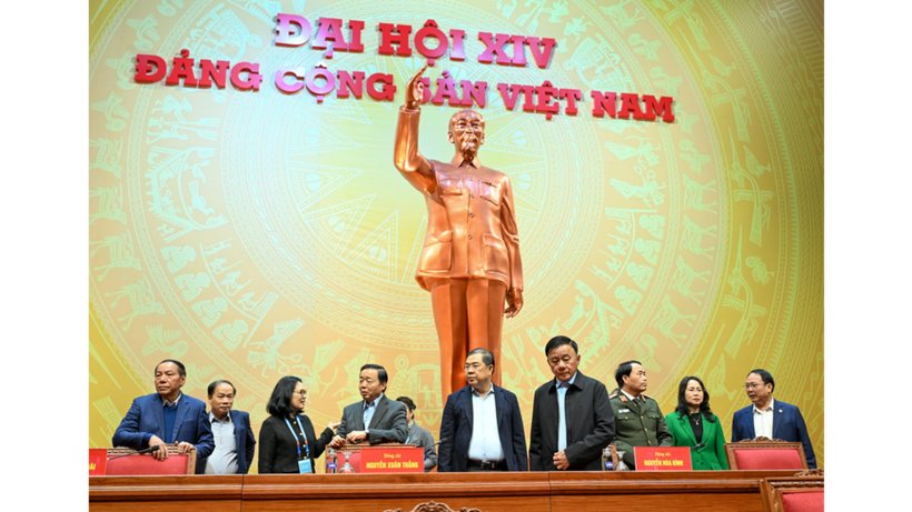 Thường trực Ban Bí thư Trần Cẩm Tú kiểm tra khu vực trung tâm hội trường tổ chức Đại hội XIV của Đảng. (Ảnh: DUY LINH)