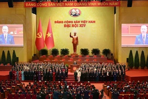 Ban Chấp hành Trung ương khóa XIV ra mắt Đại hội. (Ảnh: DUY LINH)