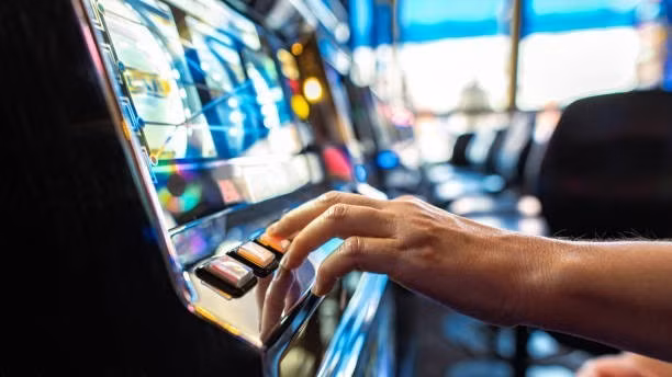 Cờ bạc online “núp bóng” các hoạt động giải trí.