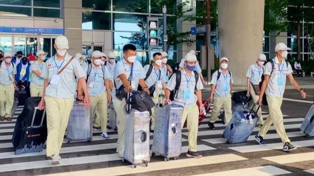 Mỗi năm, Việt Nam có hàng trăm nghìn lao động đi làm việc ở nước ngoài có thời hạn (Ảnh minh họa)