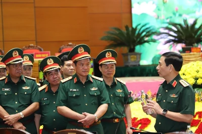 Đại tướng Phan Văn Giang kiểm tra công tác bảo đảm hậu cần trong khu vực hội trường.