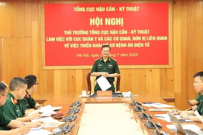 Thiếu tướng Đỗ Anh Tuấn, Phó chủ nhiệm Tổng cục Hậu cần-Kỹ thuật chủ trì và phát biểu chỉ đạo.