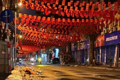 Xả rác sau khi xem tổng hợp luyện tối 24/8.