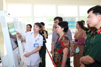 Hội đồng chuyên môn khảo sát, kiểm tra thực tế cơ sở hạ tầng công nghệ thông tin của Bệnh viện Quân y 105.