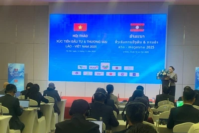 Đại sứ Lào tại Việt Nam Khamphao Ernthavanh phát biểu tại hội thảo.