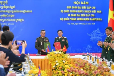 Đại tướng Phan Văn Giang và Đại tướng Tea Seiha đã ký kết Kế hoạch hợp tác năm 2026, Bản ghi nhớ về tăng cường hợp tác đào tạo, tập huấn nguồn nhân lực và Thỏa thuận về hợp tác biên phòng giữa hai Bộ Quốc phòng.