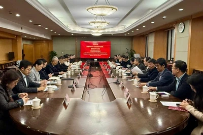 Đoàn công tác thành phố Hà Nội làm việc với Ban Quản lý Khu đô thị vệ tinh Thông Châu.