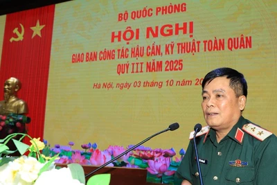 Trung tướng Trần Minh Đức, Chủ nhiệm Tổng cục Hậu cần-Kỹ thuật phát biểu tại Hội nghị.
