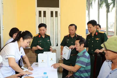 Khám, cấp thuốc gia đình chính sách, người có hoàn cảnh khó khăn.